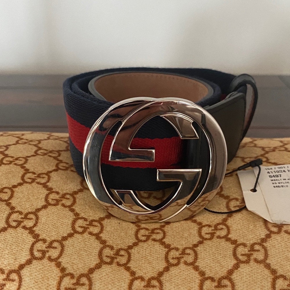 NWT Gucci belt with dustbag